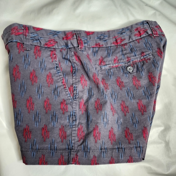 Khakis by GAP Shorts Mid Rise Gray Geometric Print The 3" Short  Women's Size 6 - Picture 9 of 10